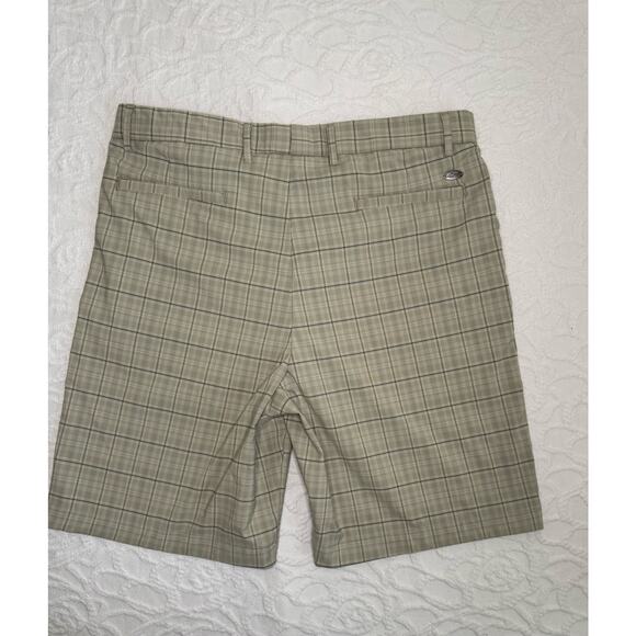 Greg Norman size 36 men’s tan plaid golf shorts, polyester spandex blend - Picture 2 of 4